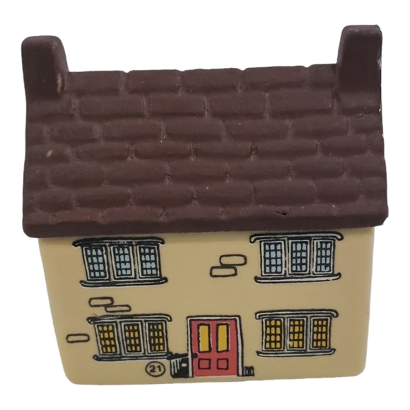 Wade England Figurines Whimsey on Why Broomshaw Cottage #21 - Picture 3 of 11
